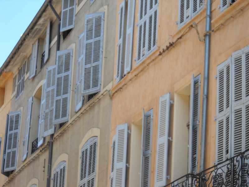 blue volets in a row aix en provence 2010